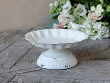 Load image into Gallery viewer, Birdbath on Foot in Antique Cream
