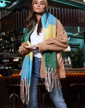 Load image into Gallery viewer, Multicolor winter scarf with fringes Green
