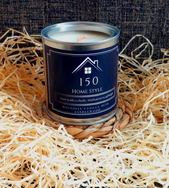 Magnolia, Vanilla Musk & Sandalwood Faoi scath a chéile, bláthaíonn teaghlaigh 'Under the Shelter of Each Other, Families Thrive'