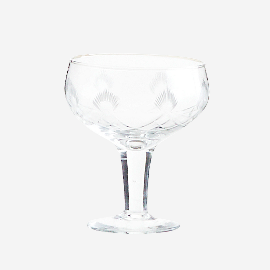 Cocktail glass with cutting
